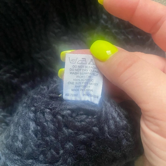 NWT “Empowered Women Empower Women” Navy Knit Beanie with Fur Pom Pom One Size - Picture 5 of 7